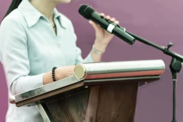 石垣島の共産市議が高市首相の “存立危機事態” 答弁に『強く反発』”最優先は発言撤回” “武力行使の宣言” と主張しネットで話題に「この議員は自分で煽ってるのわかってる？」「この手の方は何故か直ぐに戦い結び付けて発展させようとしますよね」