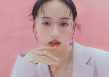 2026年絶対くる！ＳＮＳでも話題の、モテる♡“うさぎメガネ”してみた