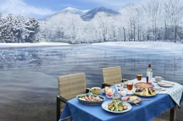 リゾナーレ那須、田んぼの特別席でシェフがその場で炭火調理するブランチ「YATAI to FARM」を提供