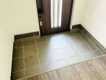 ゴシゴシ洗いはもう不要！『玄関掃除』はこの方法でピカピカになりますよ♪【簡単お掃除テク】