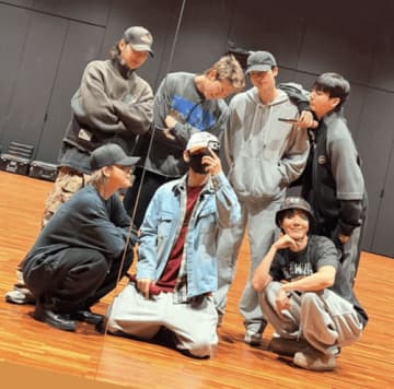 BTS、7人全員で集まった練習の様子を公開！解散の心配を吹き飛ばす仲睦まじい集合写真
