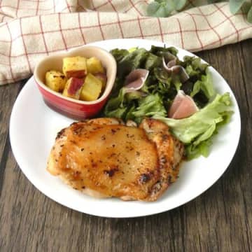 パパっと作れてパーティーにぴったり！「チキンの香草焼き」