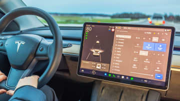 クルマのタッチパネル（タッチスクリーン）は「物理ボタン」に回帰すべき？