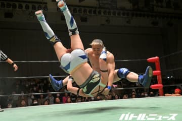 女子相手に初のみちのくドライバーII解禁！みちのくプロレス入団のMIRAIがTAKAみちのくとのシングルで“源流”に触れる