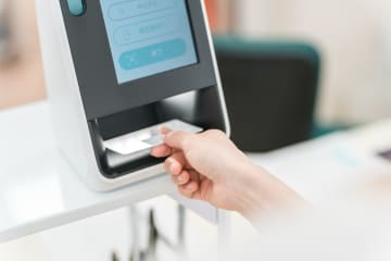 マイナ保険証で「限度額情報の表示」に同意すると“年収バレ”する!? 前の健康保険証は「適用区分」の記載があったそうですが、資格確認書などでも分かってしまうのでしょうか…？