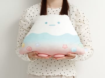 ぷにぷにがいっぱい♪「すみっコぐらし」バッグやぬいぐるみ、文具など新作アイテムがめっちゃかわいい～！