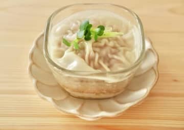 器に入れて蒸すだけ！SNSで人気の簡単「包まない小籠包」を作ってみた