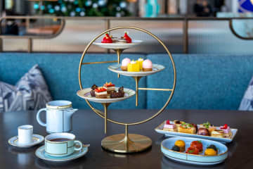 ウォルドーフ・アストリア大阪×ティファニーのアフタヌーンティー、“宝石”のようなスイーツ＆セイボリー