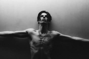 ヤングブラッド、最優秀ロックソング賞ノミネート曲「Zombie」のアコースティック・バージョンをリリース！