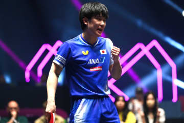 張本智和が難敵下し４強進出→試合直後の振る舞いに仏メディア感動「伝説的な戦い」【WTTファイナルズ香港】