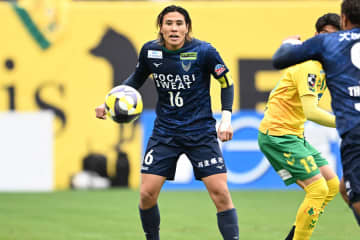 負傷交代に涙「こんな形で」　松葉杖で語った無念…昇格逃し「言いたいこともあります」