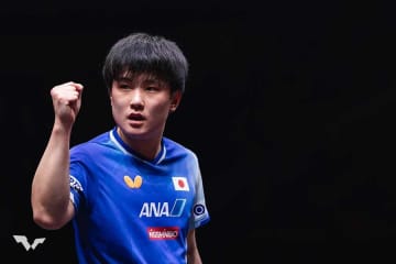 中国での大逆風から1週間…張本智和が4強、天敵撃破に「信じられない」　日本語声援に燃えた