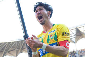 「これは泣ける」　J1復帰決定直後、カメラに映った主将の姿にもらい泣き続出「感動で胸が…」