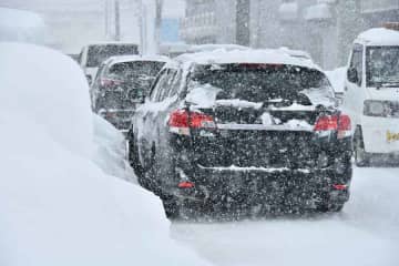 地震に備えて見直したい防災対策　JAFが呼びかけた、車内に「常備しておけば安心感が高まる」ものとは