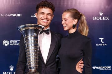 「とても美しくてゴージャスだ」F1トップドライバー３人が美人パートナーと豪華絢爛ツーショット「エレガントだ」「みんなめっちゃ可愛い」