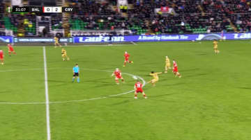 「１人だけクオリティが違いすぎる」鎌田大地の“芸術的ロングパス”にファン驚愕！「全てを支配してる」チャンス演出の瞬間