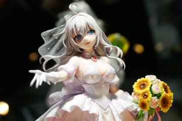 今すぐ自宅にお迎えしたい！「時々ボソッとロシア語でデレる隣のアーリャさん アリサ・ミハイロヴナ・九条 ウエディングドレスver.」【あみあみ展示撮り下ろし】純白のウエディングドレス姿で立体化