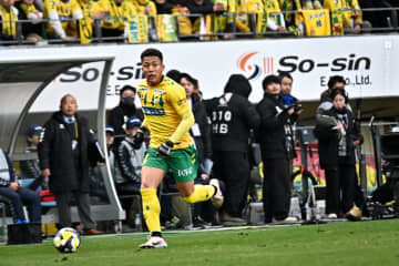 イサカ・ゼイン、“3年連続”J1昇格プレーオフ挑戦の末に歓喜「自分的にはもっとレベルアップしたい」