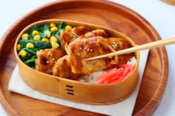 固くなりがちなお肉がジューシーに！「肉巻き玉ねぎ」「ほうれんそうのコーンバター」2品弁当