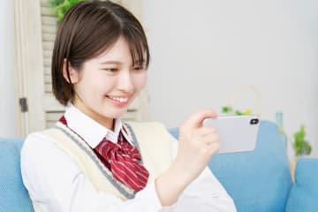 子どものスクリーンタイムが「1日6時間」でびっくり！月20GBでは足りない？大容量無制限プランを安く利用するには？