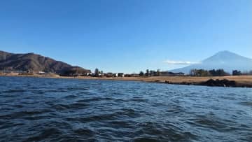 ヤバいくらいの減水はビッグベイトゲームが有効！デカバス釣るならこれからの時期が最高です！【冨沢真樹の週刊・河口湖情報】