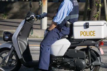 30代のおまわりさんが “1年間パトロール”  をサボって『動画視聴』”防護衣” も脱いでくつろぎ話題に「怠慢期間の手取り何割かは返金しないとダメなのでは？」「パトロールが面倒だったっていうなら辞めなさいよ」