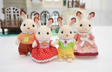 『シルバニアファミリー』“ウサギの女の子”に突然名前がついたワケ コンビニで販売…狙いは大人？誕生から40年“シル活”にハマる人続出