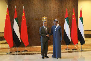 王毅氏、UAE副首相兼外相と会談