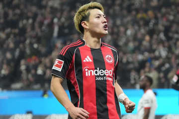 日本の10番が「試合を決める」　5人包囲網を無効化…衝撃弾で現地高評価「見事なソロプレー」