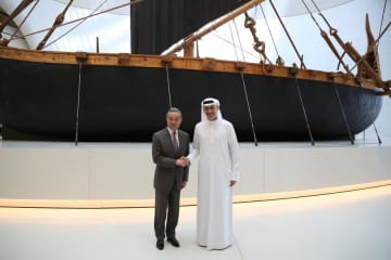 王毅氏、UAE大統領中国担当特使と会見