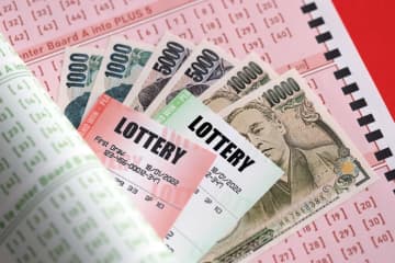同僚4人で「年末ジャンボ」を購入！ もし「10億円」当たった場合、分け方を間違えると“1億円”以上の損に!? 元々「みんなのお金」なのに“贈与税”がかかってしまう理由とは？