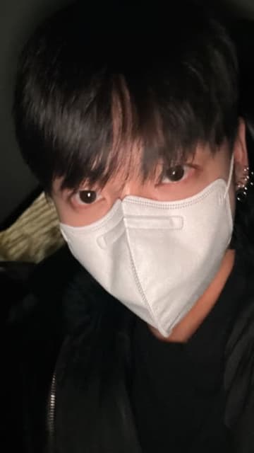 BTS・JUNG KOOK、熱愛説浮上後SNSで近況を公開！隠しきれない美貌に視線釘付け【PHOTO】