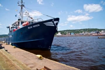 米調査船からにじみ出る謎の黒い粘液、生命が充満　未知の微生物も