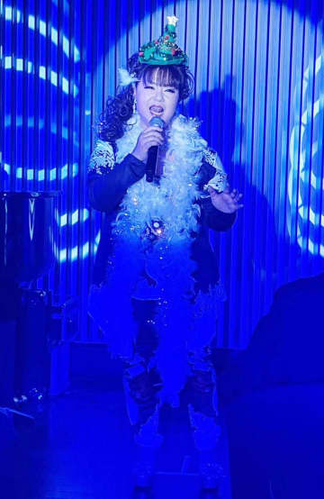 桜ちかこ　年内最後のクリスマス記念鰻喰らいライブ！「ケーキを鰻に変えてファンと交流」