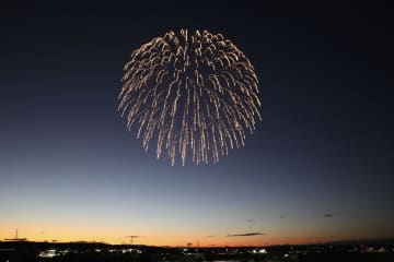 秋夜彩る光の大輪、茨城・土浦花火100年　戦争コロナ乗り越え、起源は慰霊と地域振興