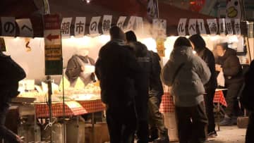 八戸市の名物「館鼻岸壁朝市」地震後初の開催　夜明け前から観光客訪れるも出店数は半減