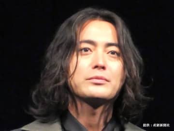 山田孝之、新ドラマで衝撃ビジュアルを披露　「仙人みたい」「こち亀に出てきそう」