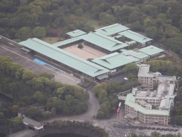 読売新聞社の世論調査で女性天皇「賛成」69％、女系容認は64％。皇位継承への不安が浮き彫りに