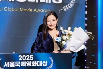 イ・ハニ「ソウル国際映画大賞」でドラマ部門の最高演技賞を受賞“この仕事を愛している”