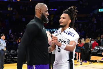 憧れのレブロンから授かった『ヤング・キング』の称号。俊英キャッスル擁するスパーズが“初タイトル”目指し、大一番へ＜DUNKSHOOT＞