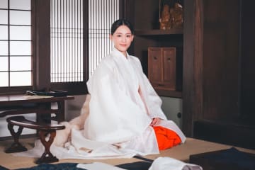 綾瀬はるか、『べらぼう』最終回に巫女姿で登場　「収録がとても楽しかったです」