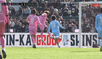 「なんでやねん！」大久保嘉人＆柿谷曜一朗の“新喜劇風シンクロずっこけ”にファン爆笑「大阪すぎるって」「それ外す！？」