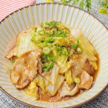 【白菜、余るどころか買い足すレベル】「冬はコレ一択」「10分でしみしみ」白菜と豚バラのワンパンおかずレシピ