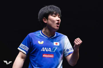 張本智和が悲願の初V！　過去3度敗退の決勝で躍動　中国の団体W杯から一変、香港の大声援に燃えた【WTTファイナルズ香港】