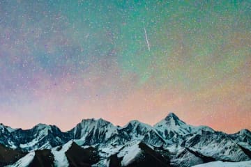 中国の星空写真家、ふたご座流星群を撮影