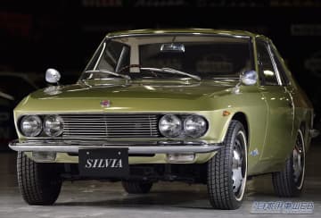 「走る宝石」と賞賛されたシャープでエッジの効いた直線的なラインと継ぎ目の少ない面構成。まさにハンドメイドの「工芸品」だった！