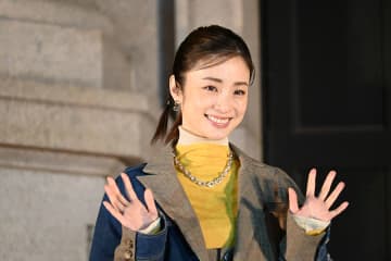 上戸彩がカウントダウン、「大阪市中央公会堂」で名物イベント開幕
