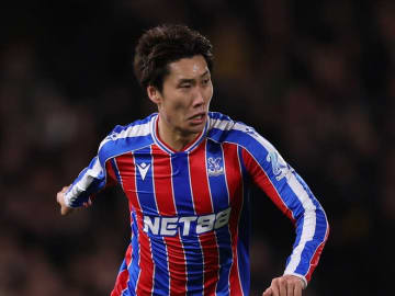 鎌田大地がマンＣ戦で負傷交代。右太ももを痛めたか。スタッフの肩を借りながらピッチを後にする