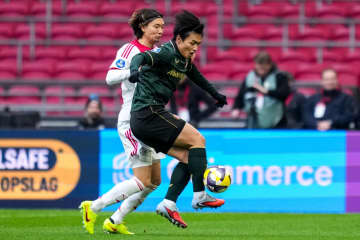 板倉滉所属のアヤックスが伝統の一戦を制す！　アヤックス主将が右足一閃…フェイエノールトの上田は決定機を生かせず敗戦