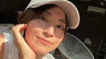 福田彩乃(37) 生まれたばかりの我が子と2ショット!出産前後で分娩台やベッドで横になる姿など公開し第2子出産を報告「2人育児がスタート」